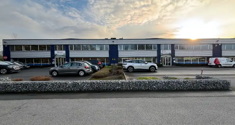 Magazijn met kantoorruimte te huur foto 15