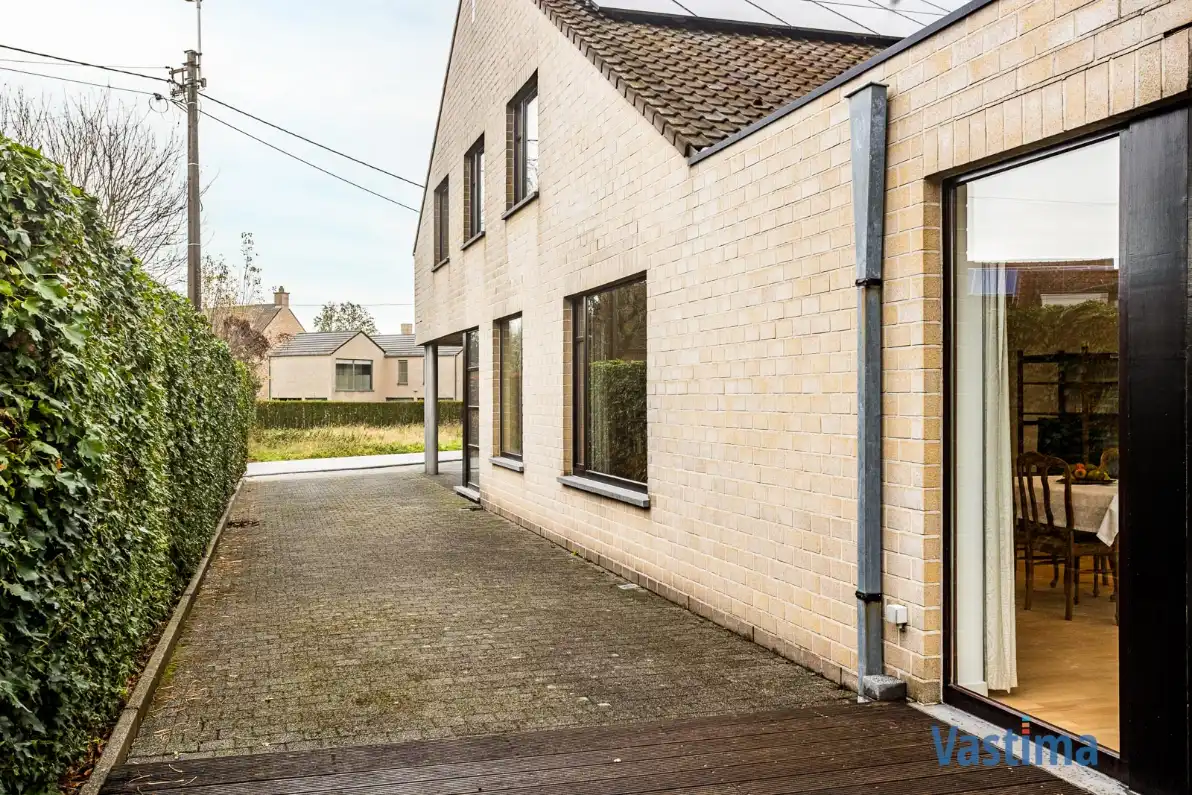 Ruime halfopen gezinswoning met praktijkruimte en tuin foto 30