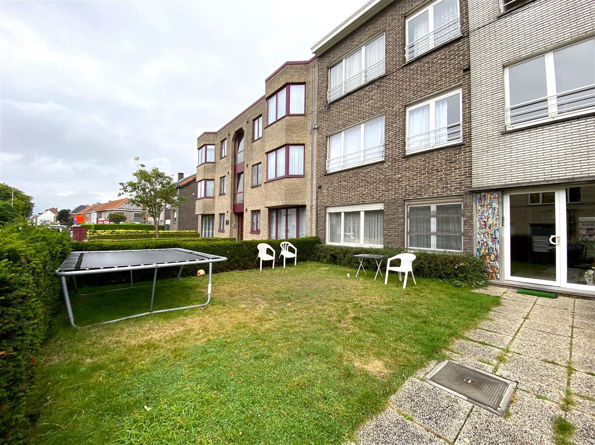 Gelijkvloers appartement met 2 slaapkamers en garage foto 1