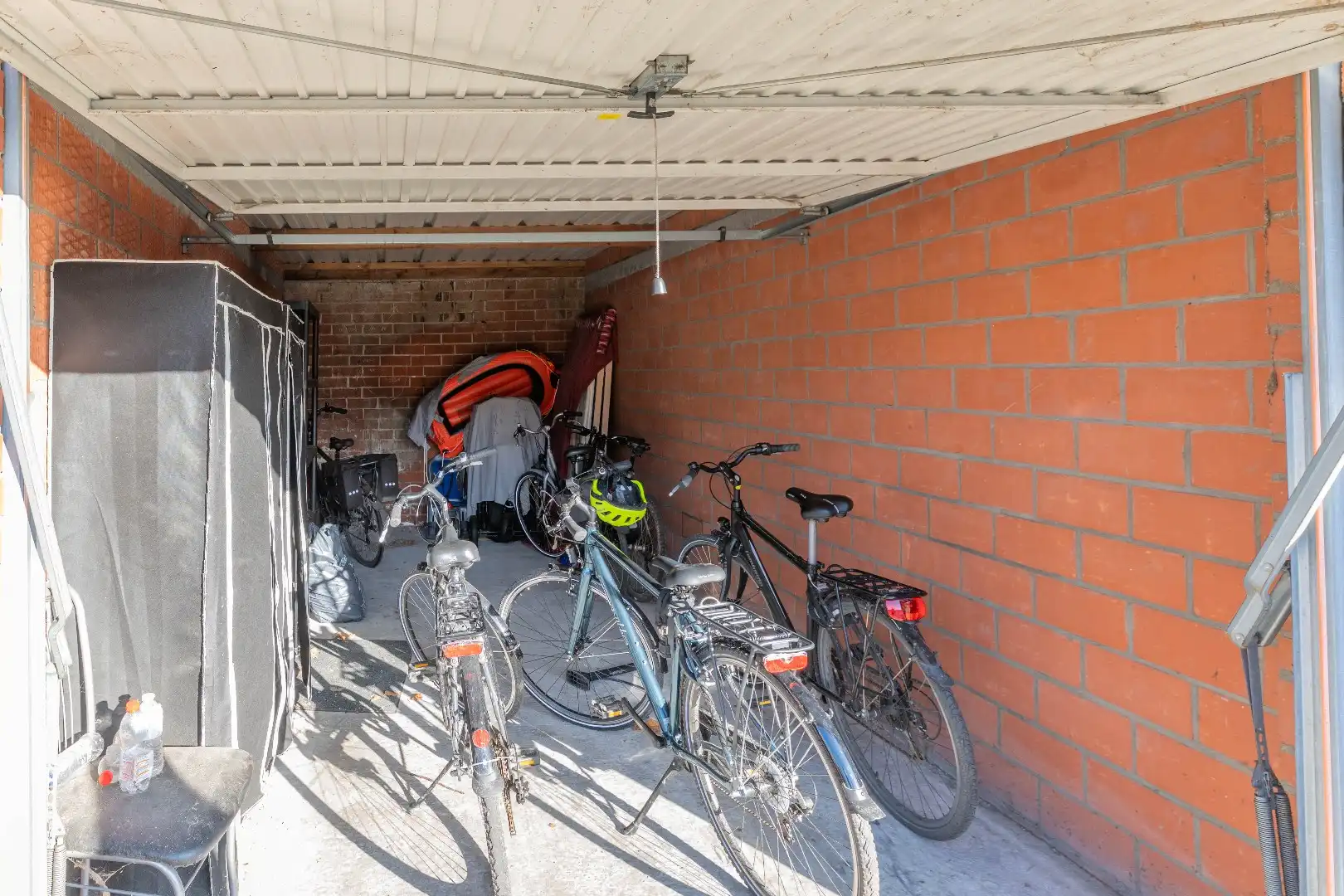 Instapklare woning te koop in Bissegem met garagebox!  foto 14