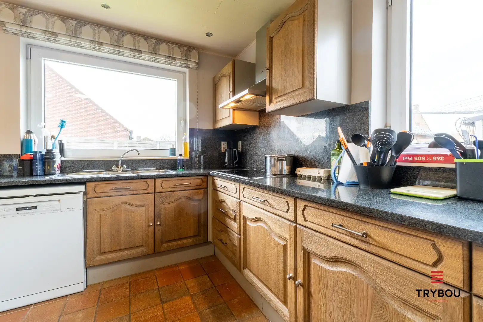 Instapklare gezinswoning met ruime tuin en dubbele garage in Poelkapelle foto 11