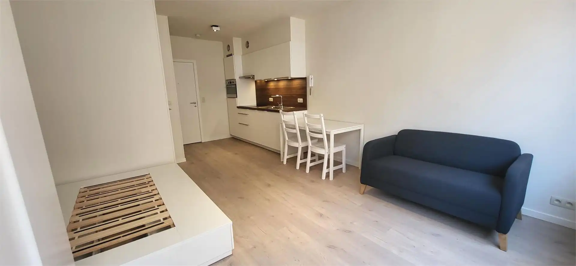 Gerenoveerde en bemeubelde studio in hartje Leuven – Tervuursestraat 44 foto {{pictureIndex}}