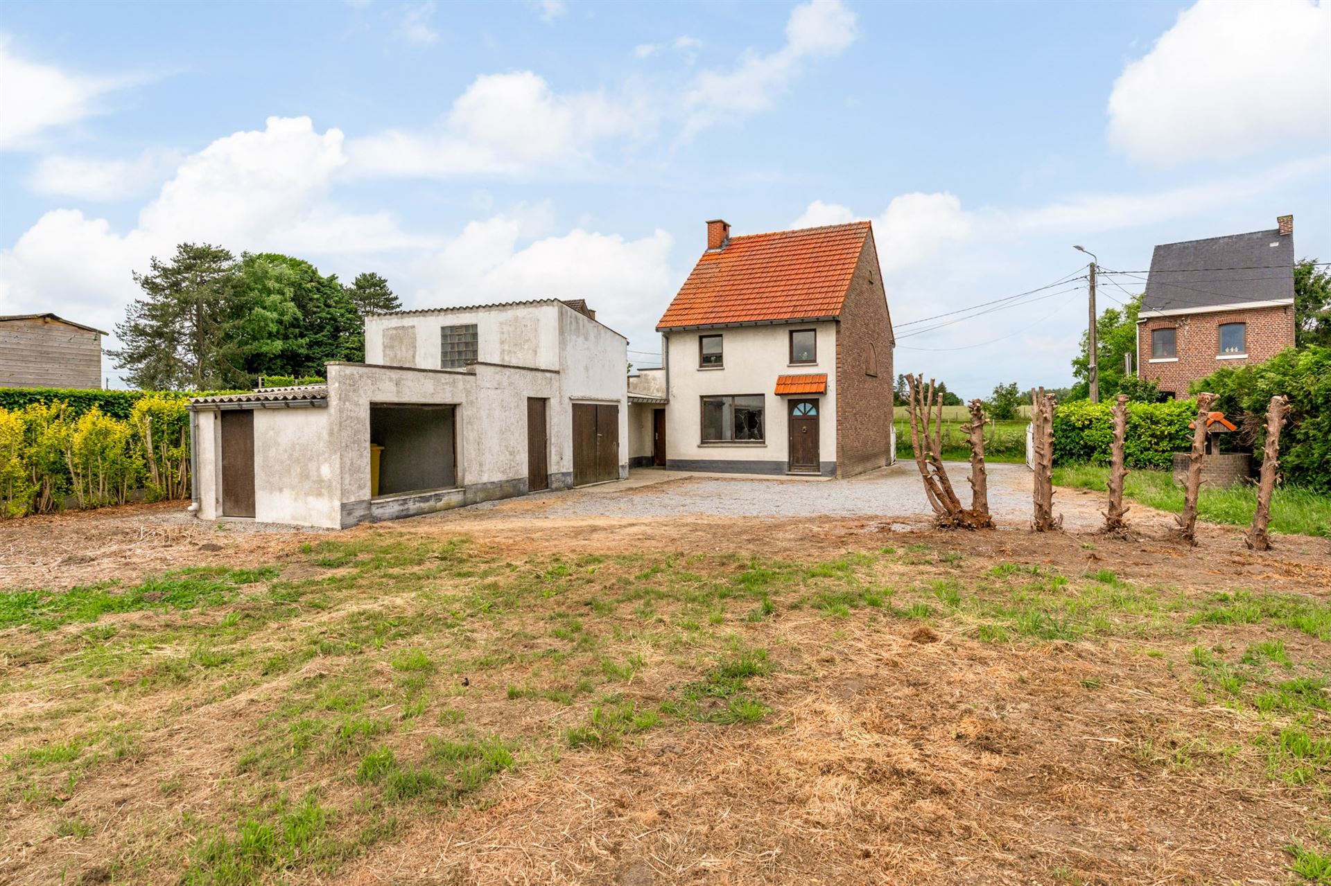 Renovatiewoning met tuin in groene omgeving. foto 3