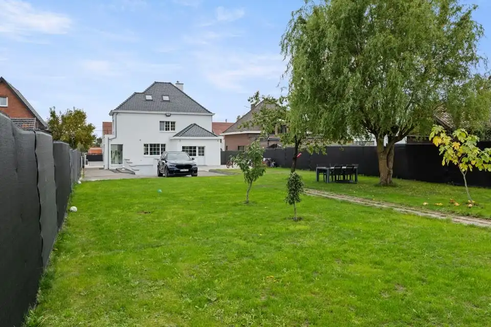 RUIME, GERENOVEERDE OPEN BEBOUWING MET 6 SLKS EN KNAPPE TUIN IN ALKEN foto 5