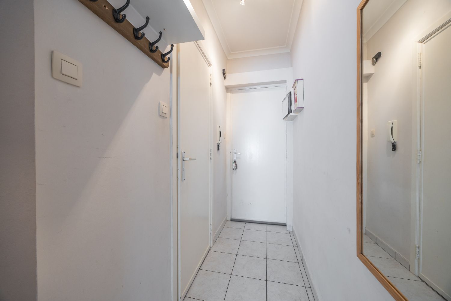 Knusse studio met zijdelings zeezicht in goede staat! foto 13