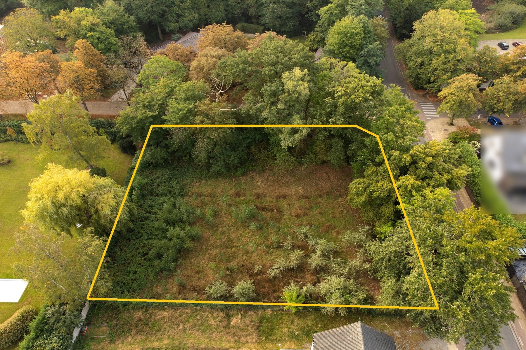 Gunstig gelegen bouwgrond van 2.099m² voor een OB foto {{pictureIndex}}