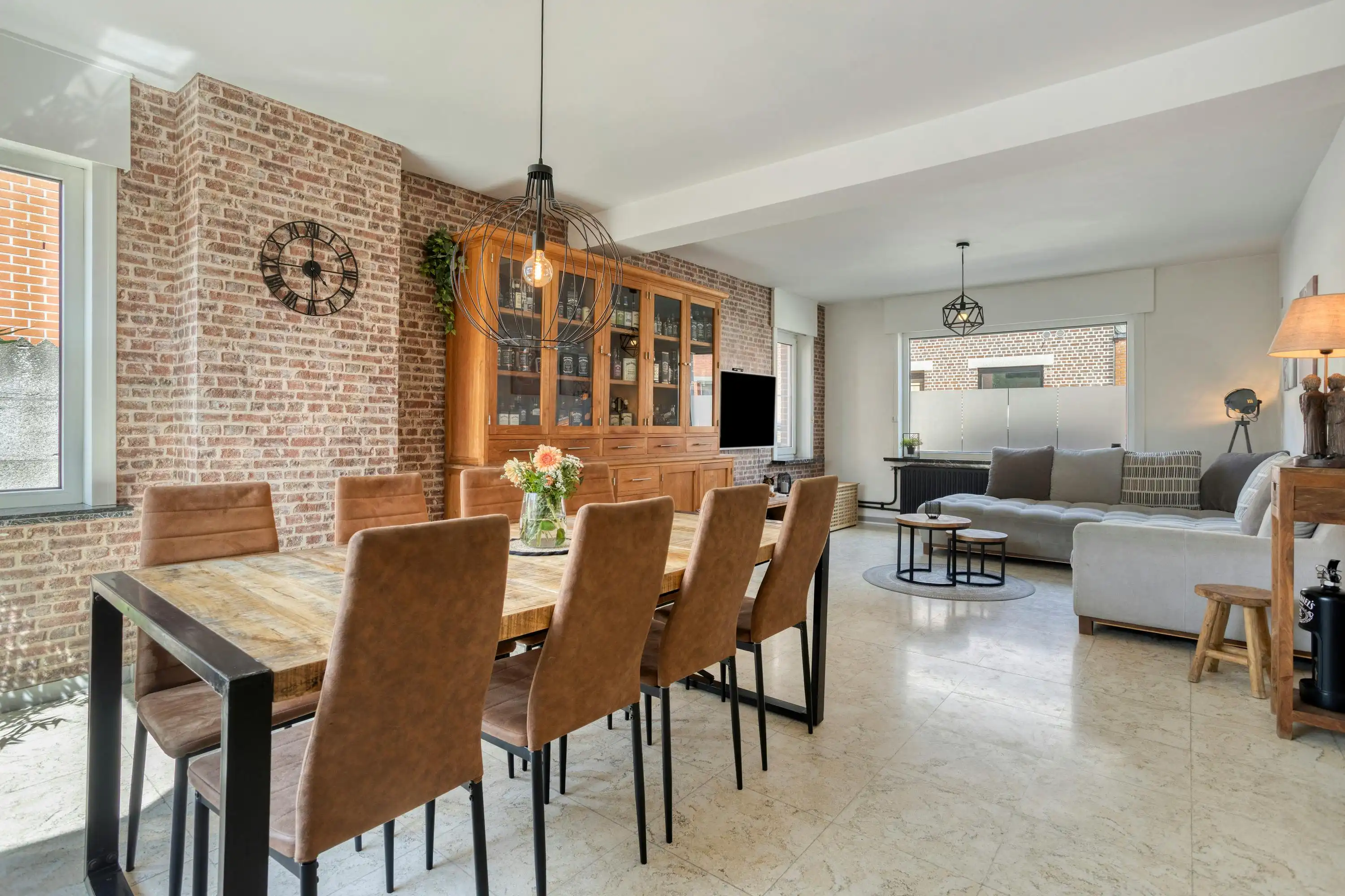 Een zeer ruim huis met 3 slaapkamers te Meulebeke. foto 3