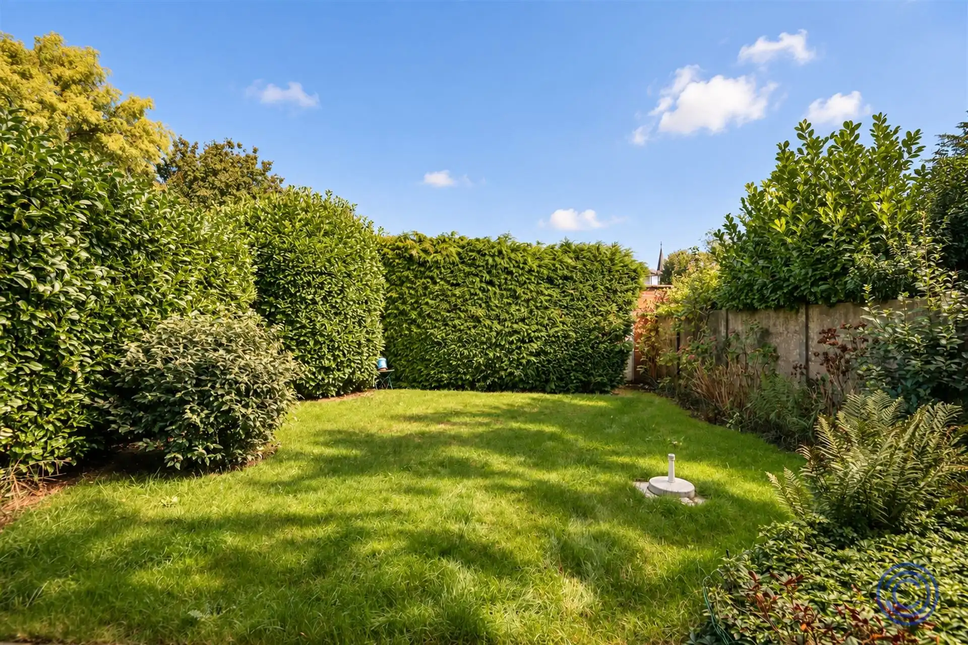Volledig gerenoveerd 2-slpk appartement met gezellige tuin! foto 4