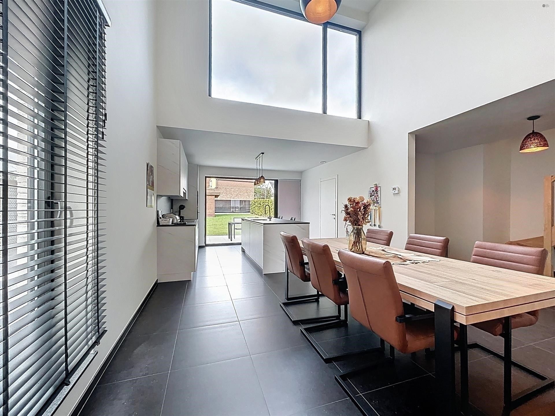 Recente energiezuinige (A-label) woning met weids zicht op natuur foto 3