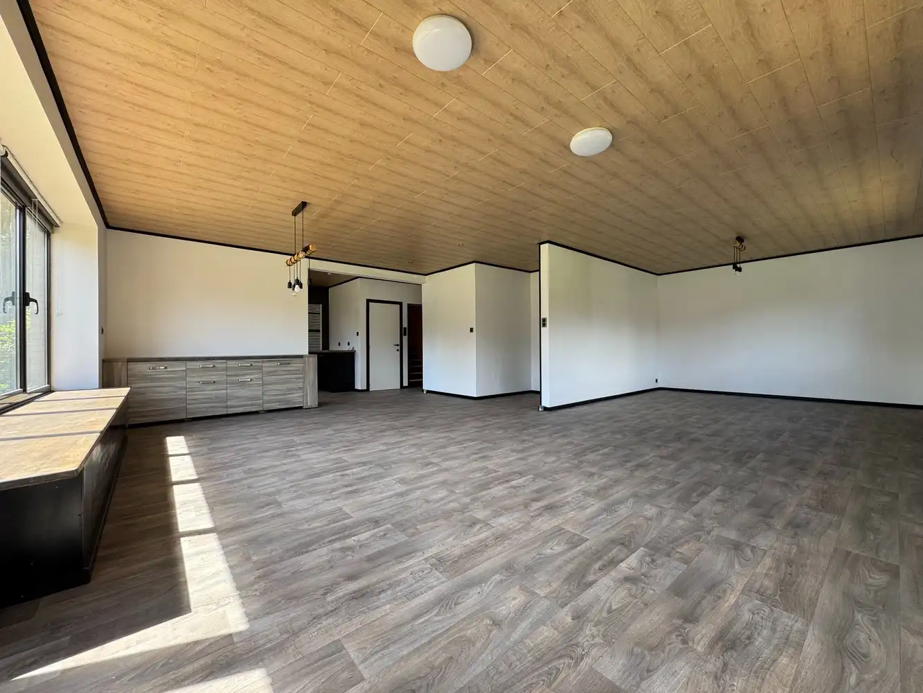 Ruime en lichtrijke vrijstaande woning foto 5