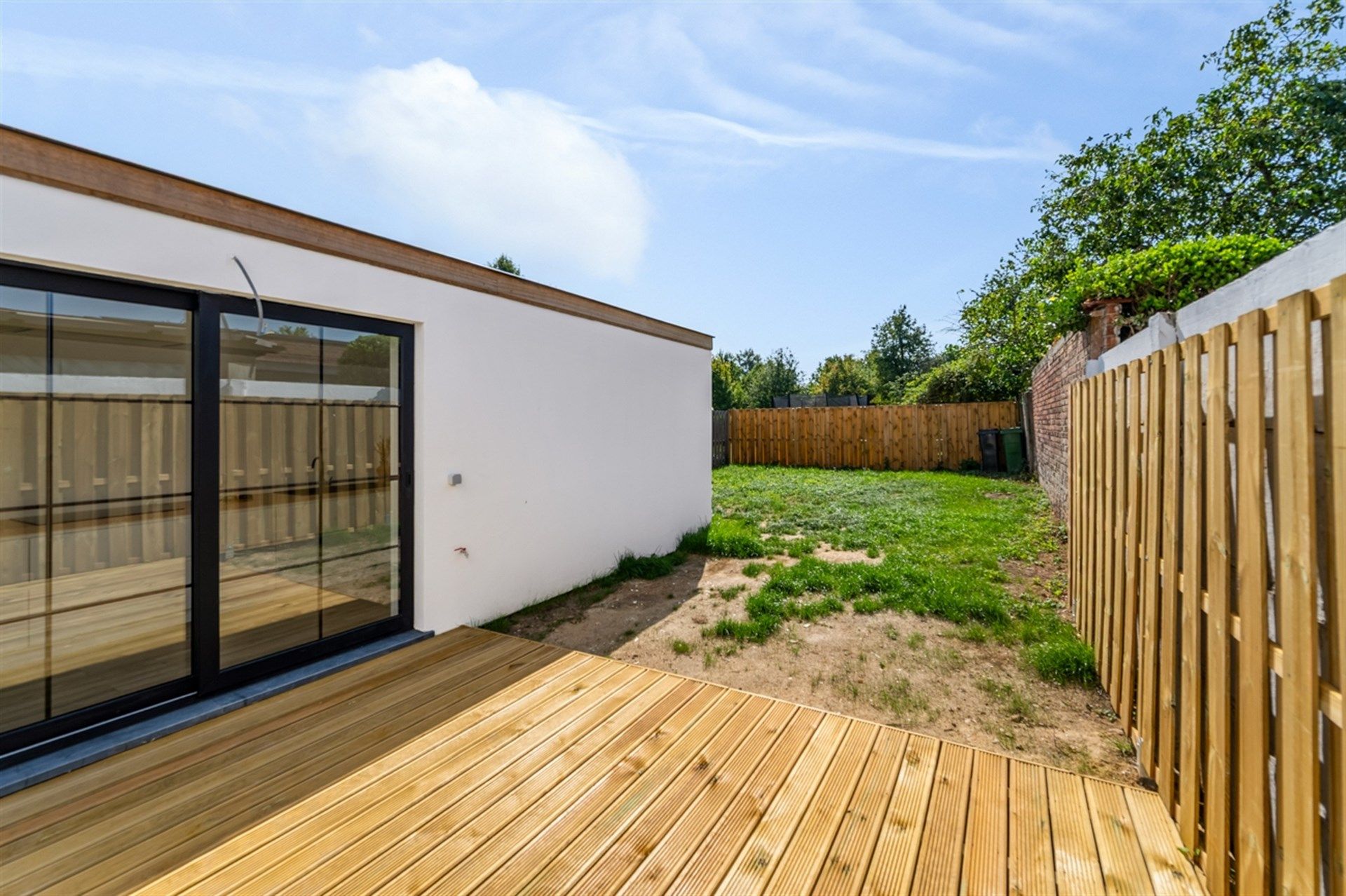 Totaal gerenoveerde woning met tuin en garage in Erembodegem foto 16