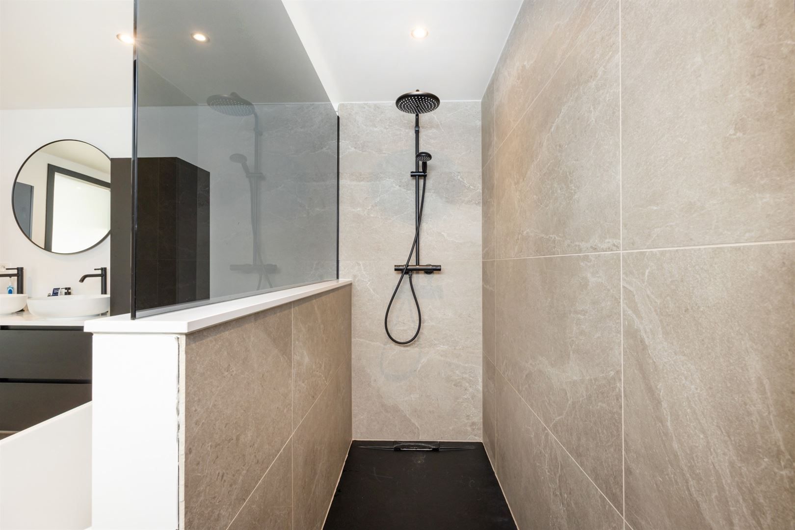 Woning met drie slaapkamers in een rustige omgeving foto 10