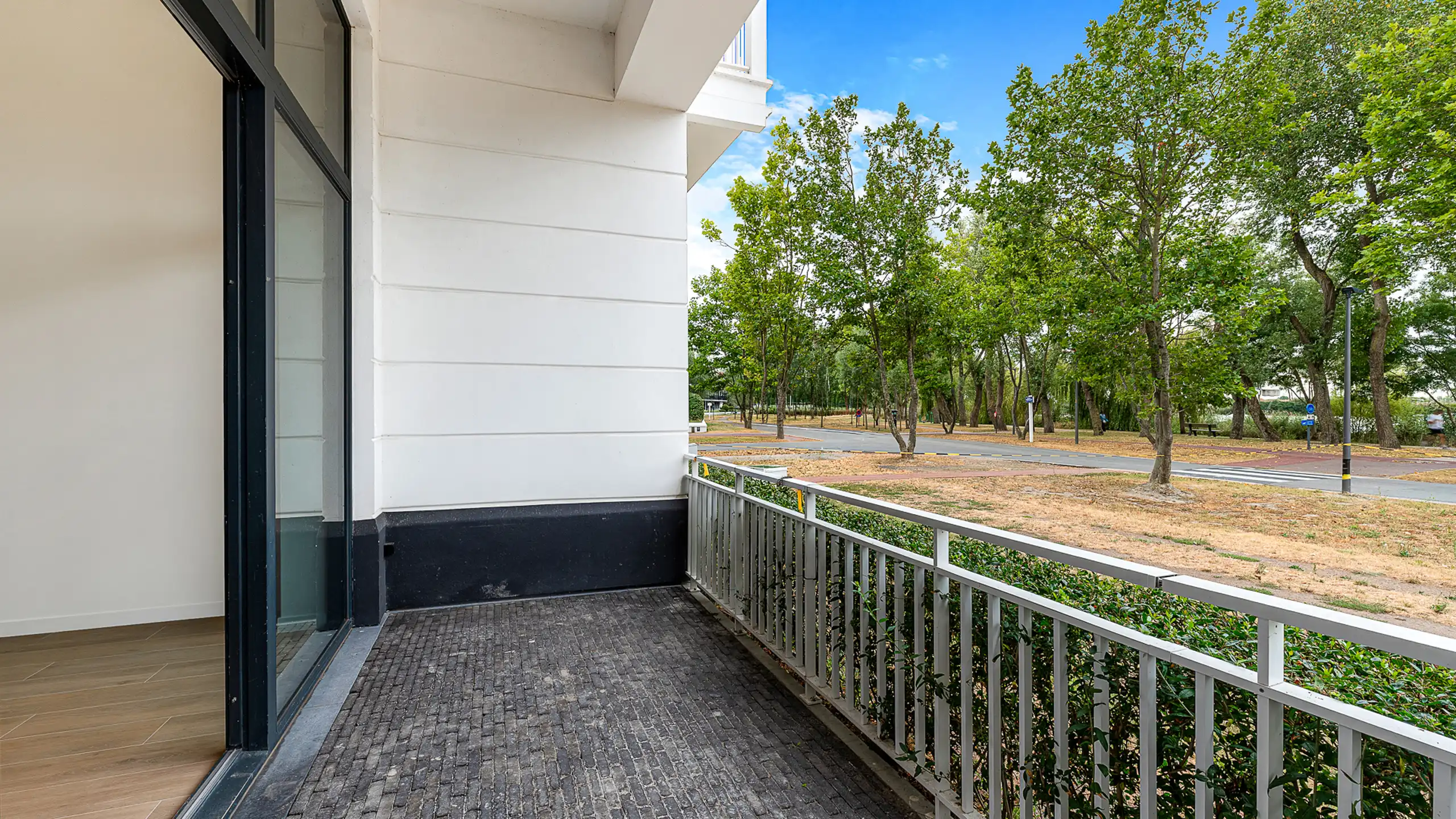 Nieuwbouwappartement met prachtig zicht op Lakeside  foto 8