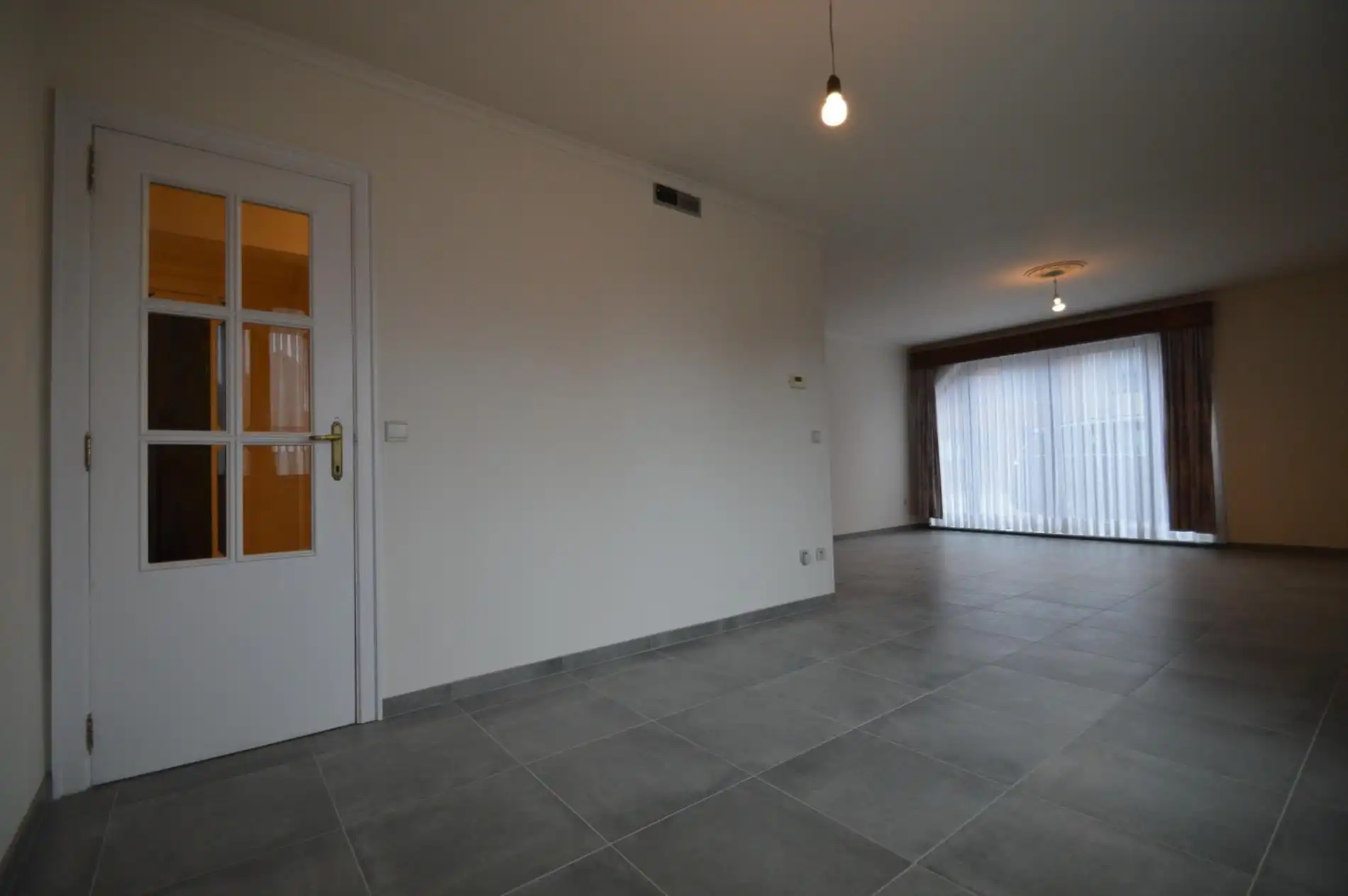 Degelijk en netjes gerenoveerd gelijkvloersappartement met 2 slaapkamers, terras en garage foto 5