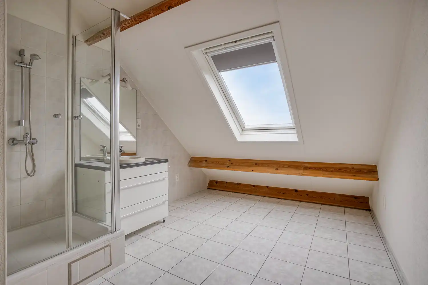 Ruime duplex met 3 slaapkamers  en garage te huur in het hart van Gellik, Lanaken foto 22