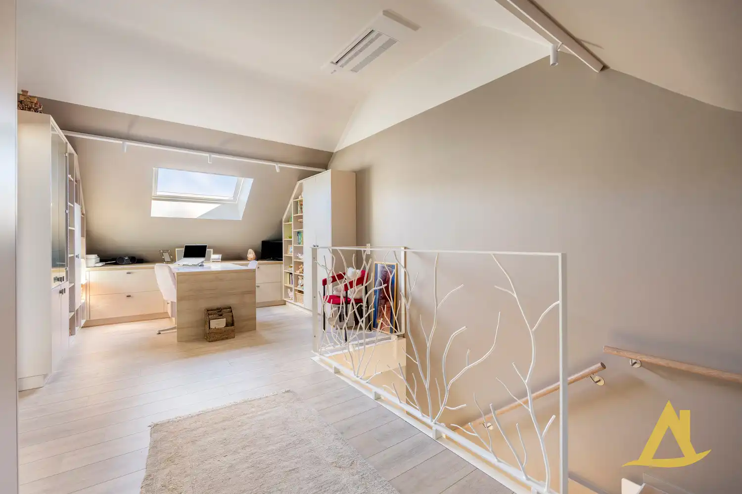 EXCLUSIEVE VILLA MET PARKTUIN EN ZWEMVIJVER OP EEN PERCEEL VAN 1HA 5A 16CA! foto 38