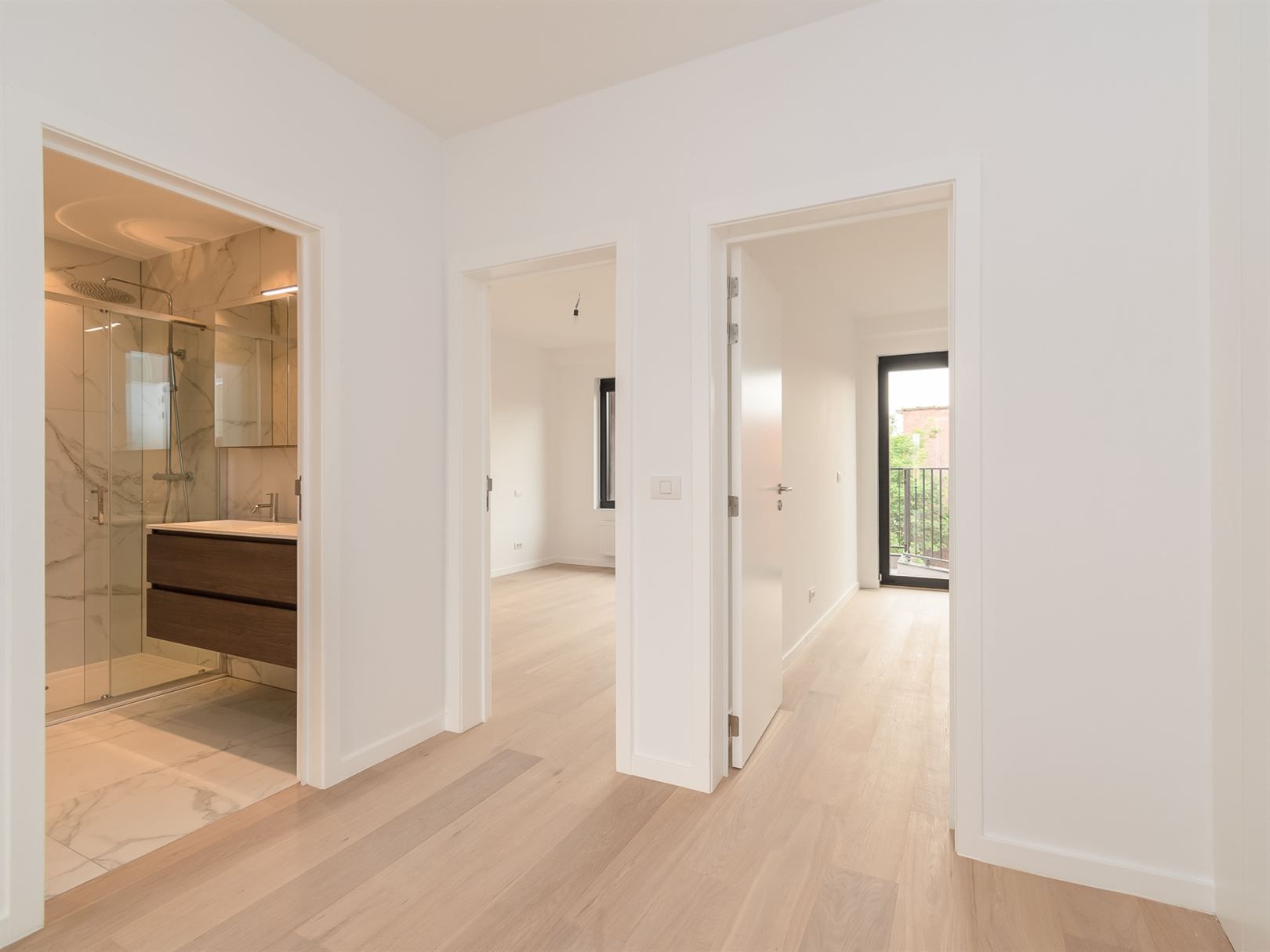 Licht en ruim 2-slaapkamerappartement met zuid georiënteerd terras.  foto 10