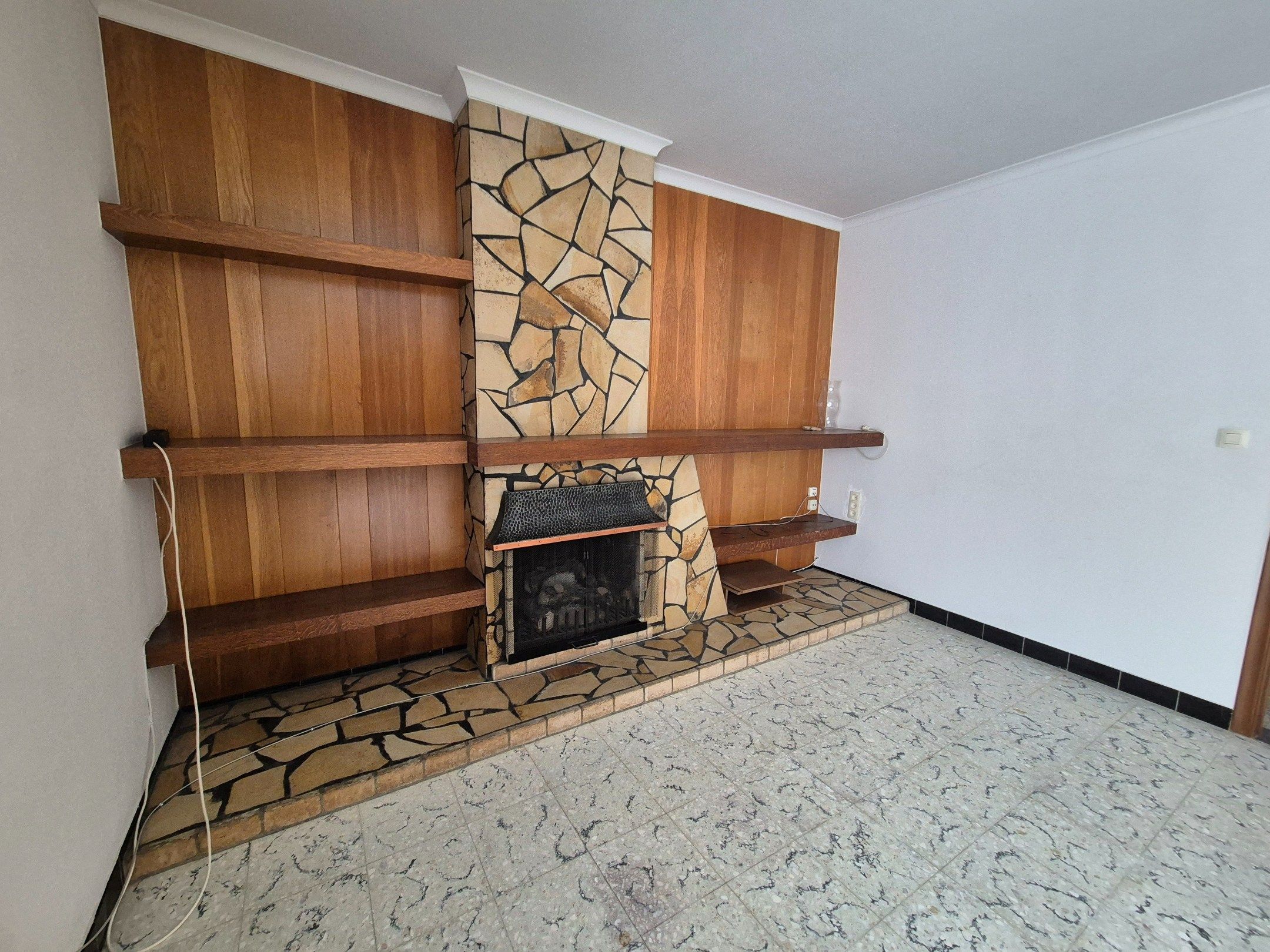 Halfopen gezinswoning met 4 slpkmrs op ruim perceel foto 10