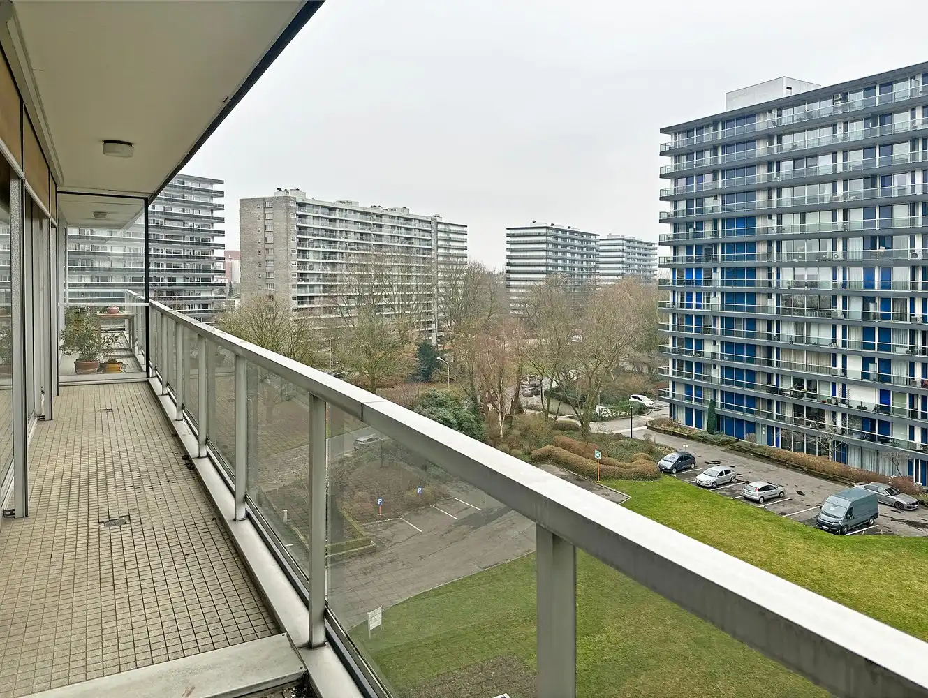 Gerenoveerd 1 slaapkamer appartement met groot terras te Berchem! foto 6