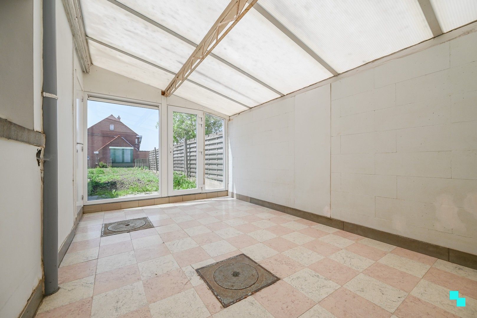 Eéngezinswoning met garage en achteruitweg in het hartje van Sint-Eloois-Winkel foto 13