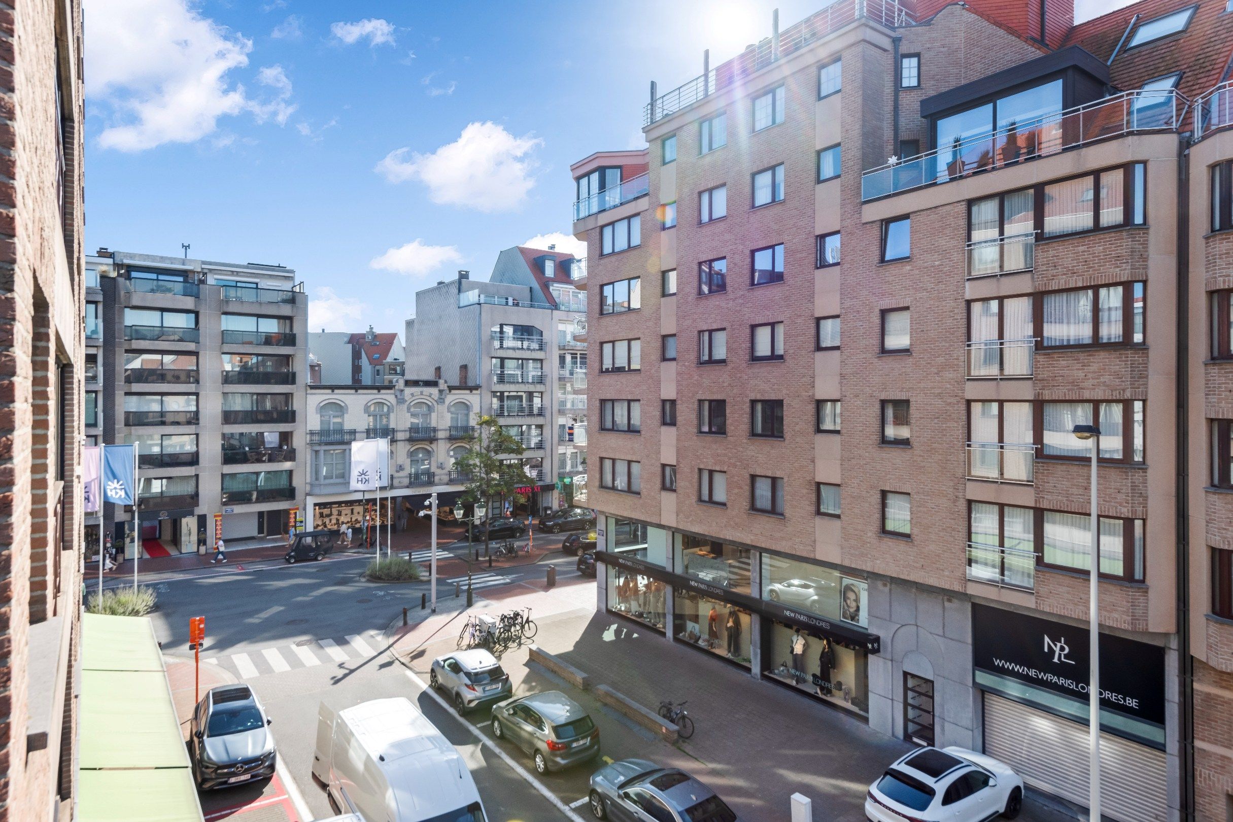 Zeer goed onderhouden zuidgericht appartement, centraal gelegen dichtbij het strand en de winkels. Parking mogelijk. foto 4