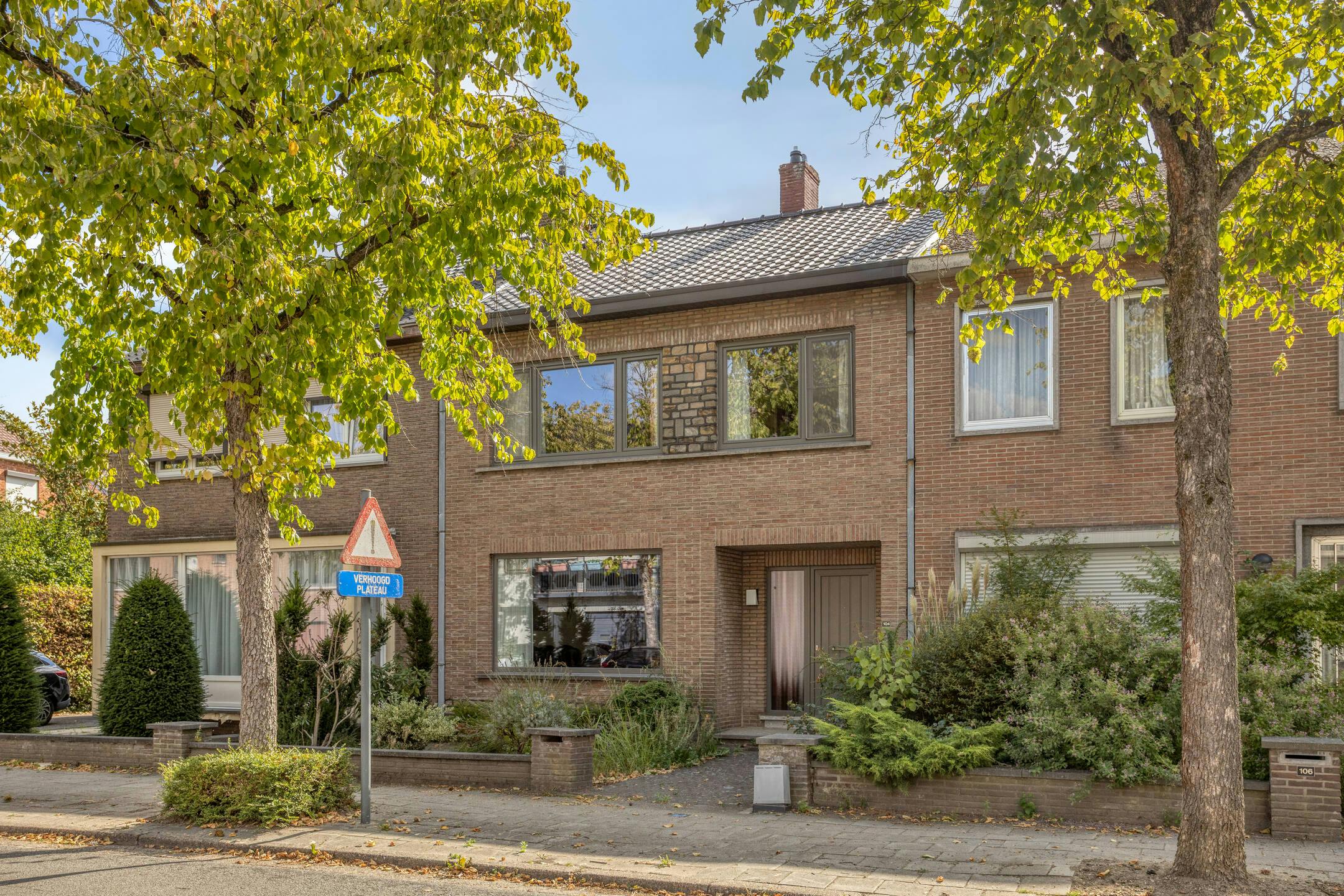 Rustig gelegen gezinswoning met 3 slaapkamers en garage nabij centrum Hasselt foto 2