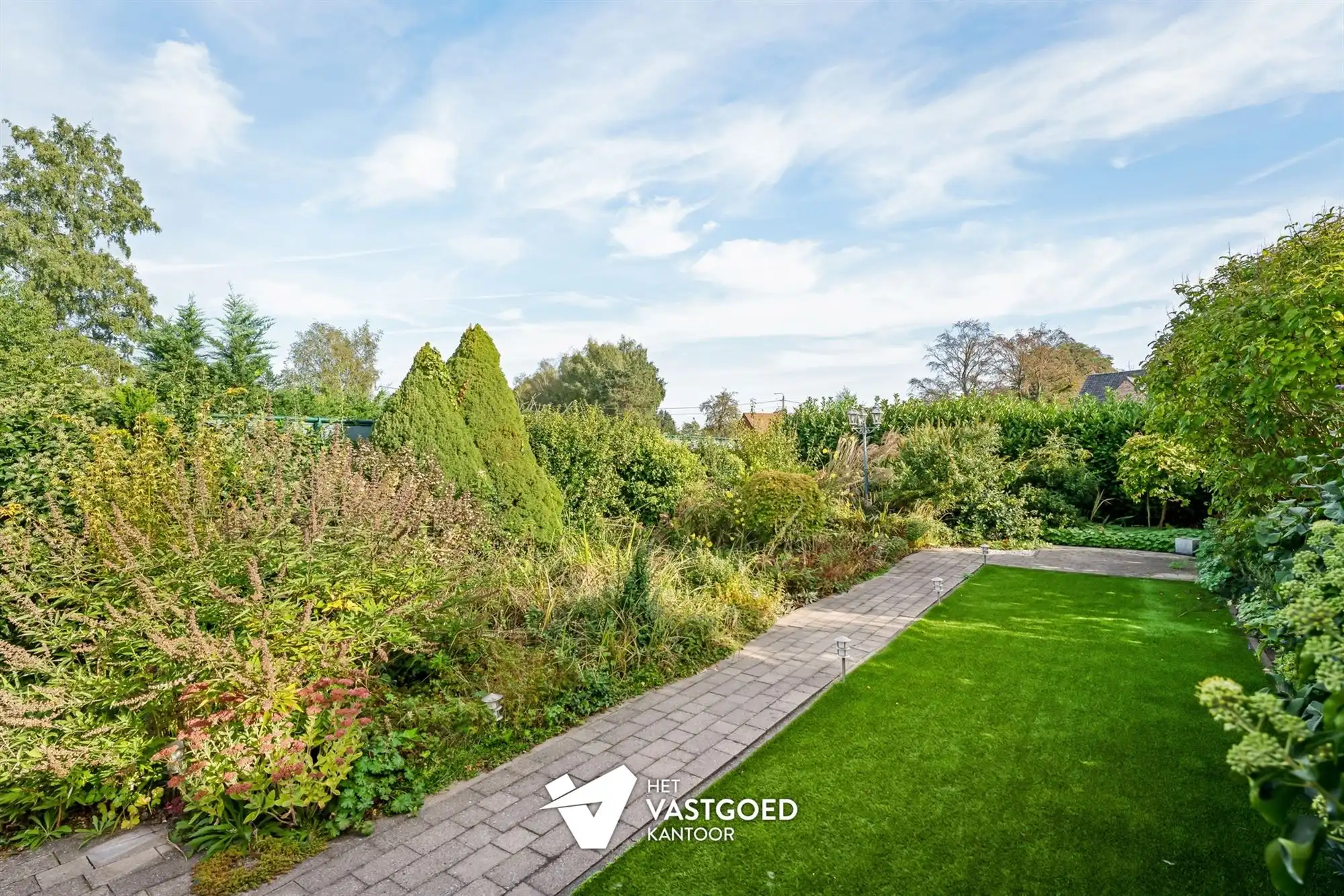 INSTAPKLARE WONING MET LEUKE TUIN EN GARAGE foto 26