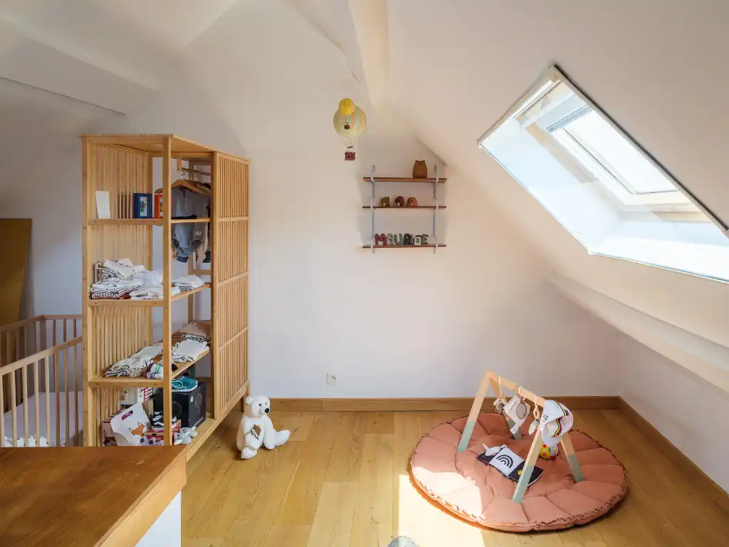 Uniek gerenoveerde, instapklare woning op fietsafstand van het stadscentrum met aangename buitenruimtes (terras en stadstuin) en 3 volwaardige slaapkamers. foto 14