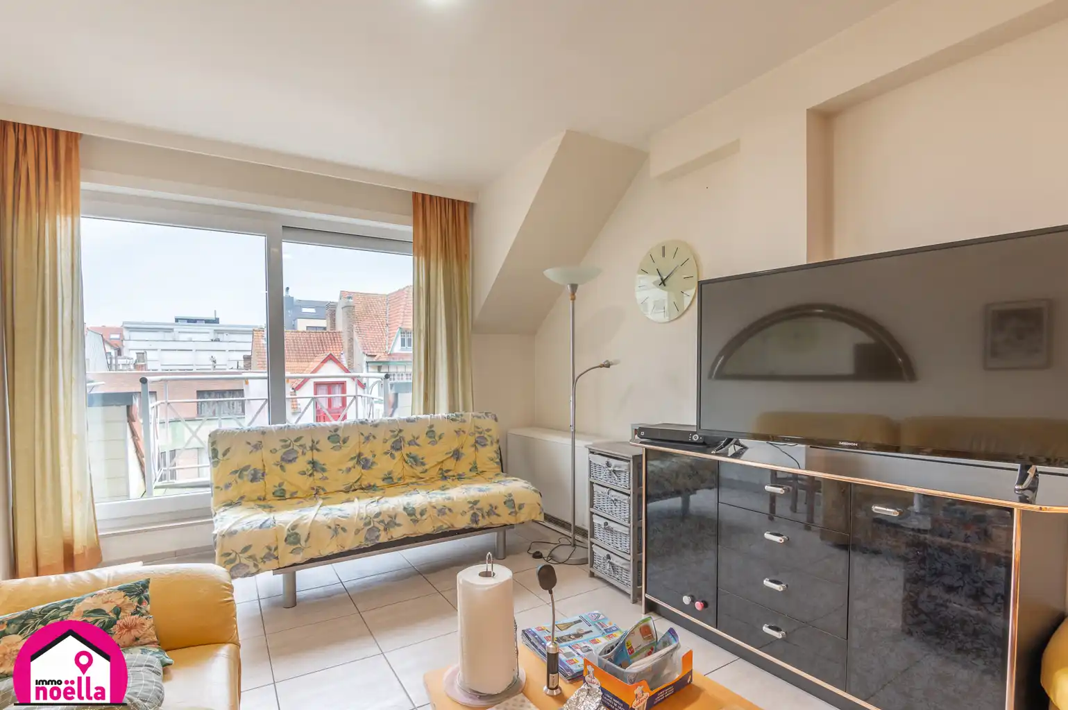 Te koop Westende ,centraal gelegen 2 slaapkamer appartement! foto 2