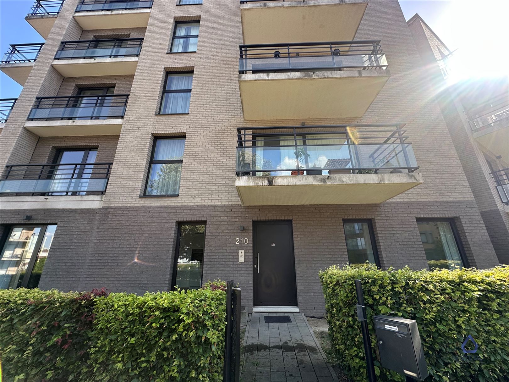 Charmant Appartement met Tuin in Hartje Auderghem foto {{pictureIndex}}