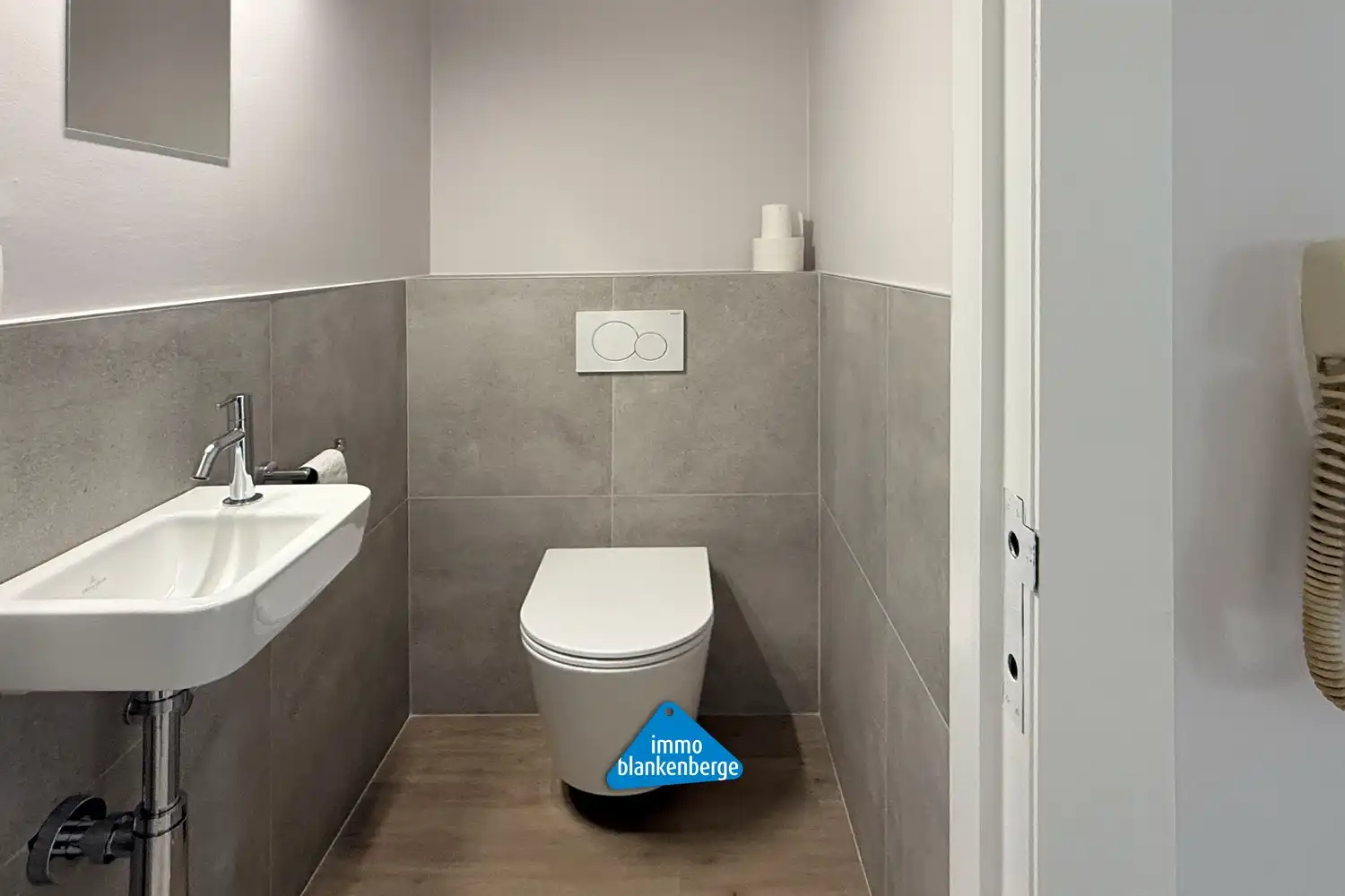 Volledig gerenoveerd ruim 2 slaapkamer appartement foto 13