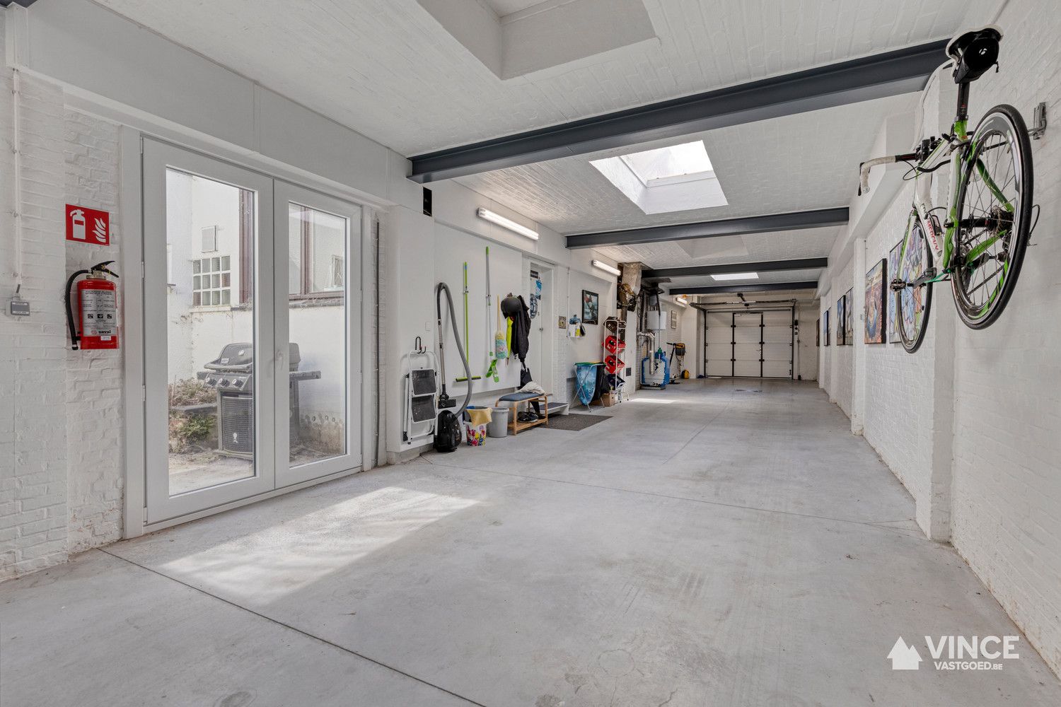 Woning met ruim magazijn foto 6