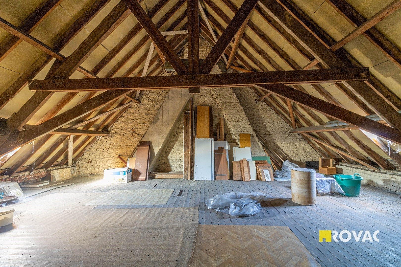 Ruime woning met 4 slaapkamers én veel potentieel nabij centrum foto 24
