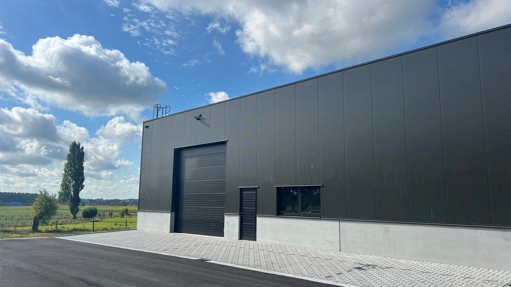 Showroom met opslagruimte te koop in Tielt foto 3