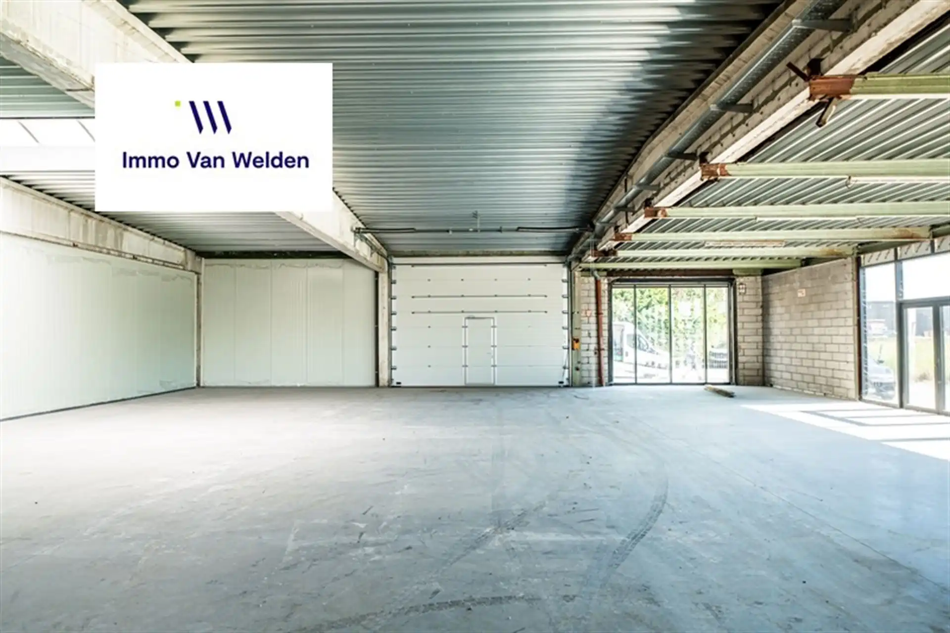 SHOWROOM / BEDRIJFSRUIMTE OP TOPLIGGING LANGS DE N60 foto 8