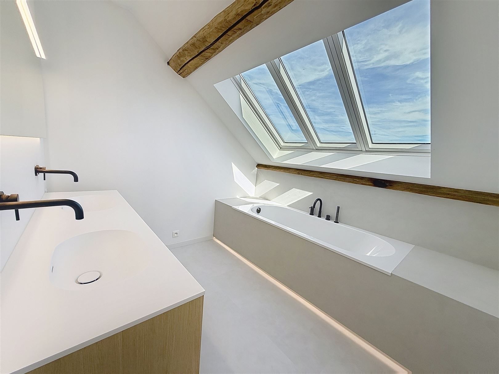 Energiezuinige, volledig gerenoveerde hoeve met bijgebouwen, 7a 83ca foto 64