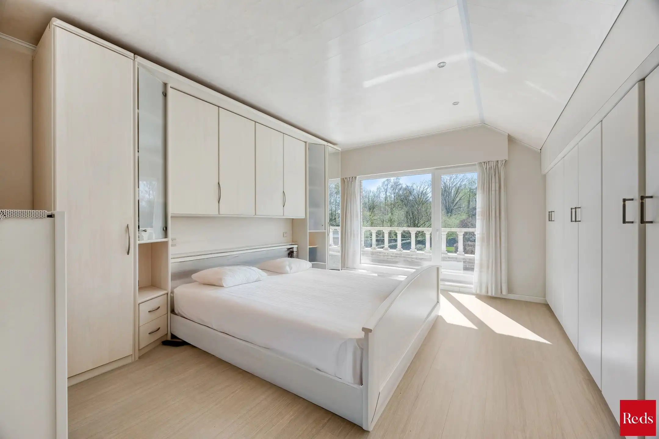 Ruime woning in oase van rust met prachtige tuin foto 16
