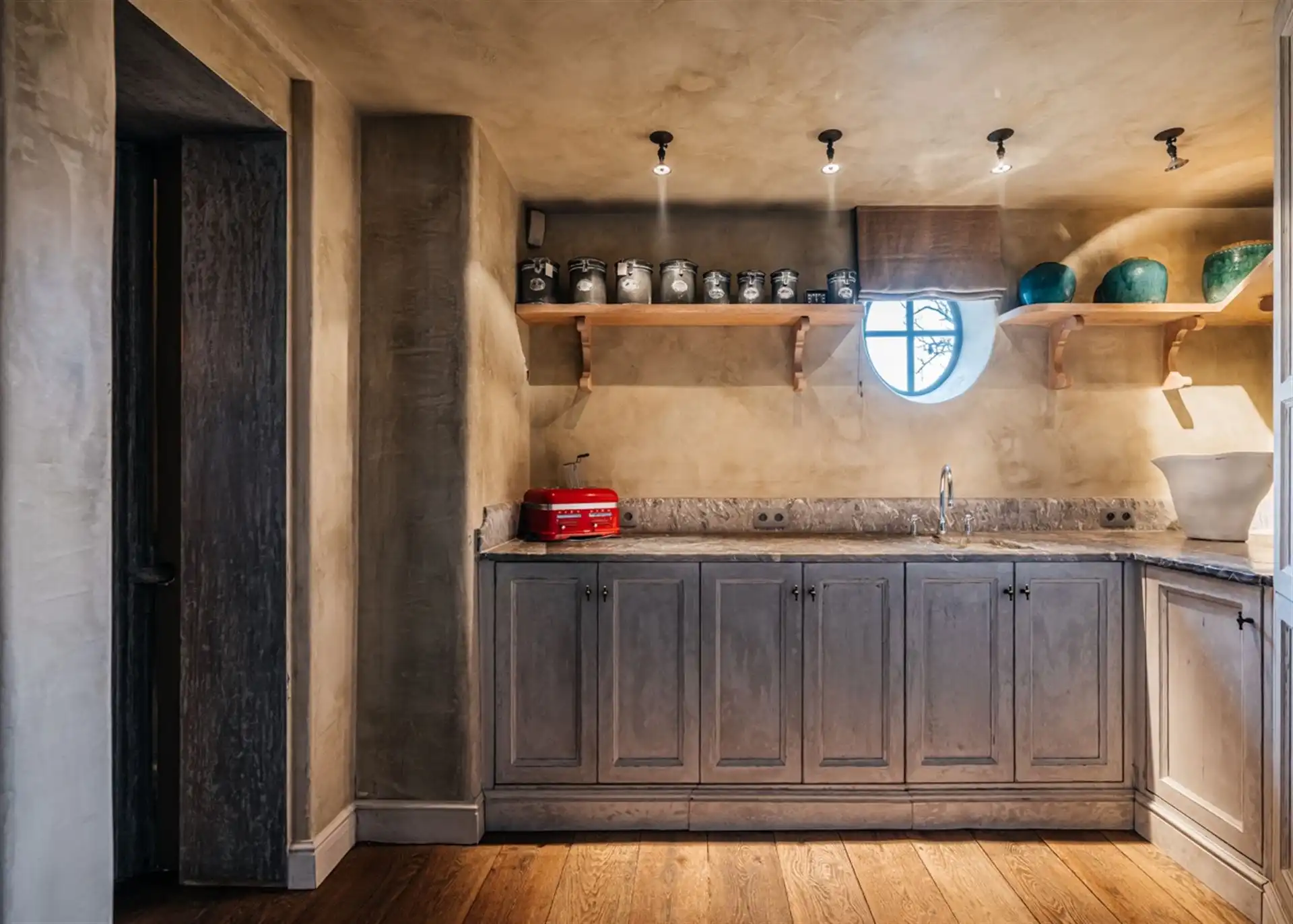 Charmante, hoogwaardig afgewerkte woning in een woonwijk. foto 26