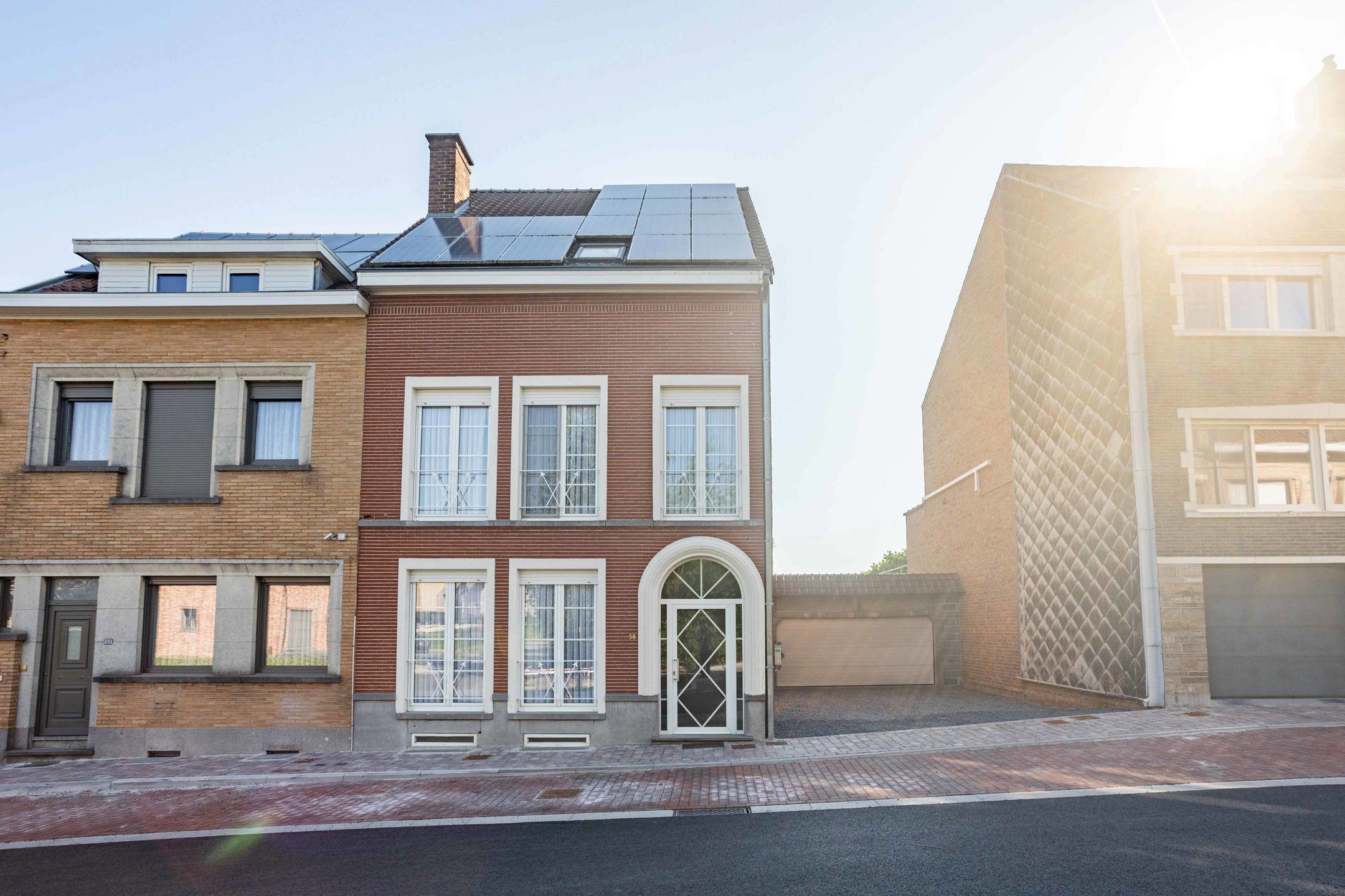 Hoofdfoto van de publicatie: Unieke burgerwoning met tuin en perceel bouwgrond met garage