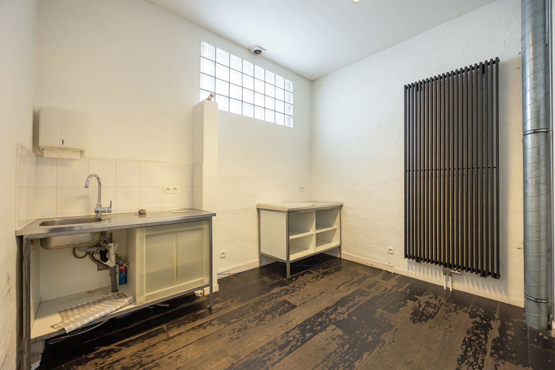 Instapklaar kantoorgebouw te koop in Merksem foto 50