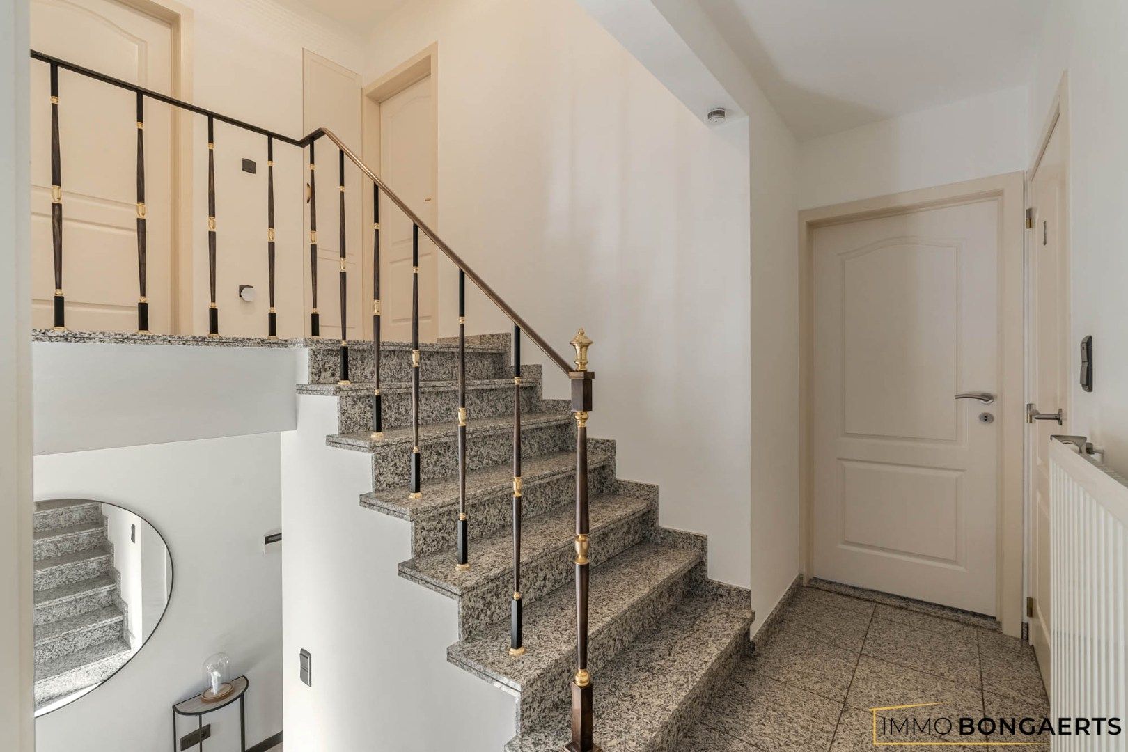 Instapklare woning met 4 slaapkamers en zwembad foto 13