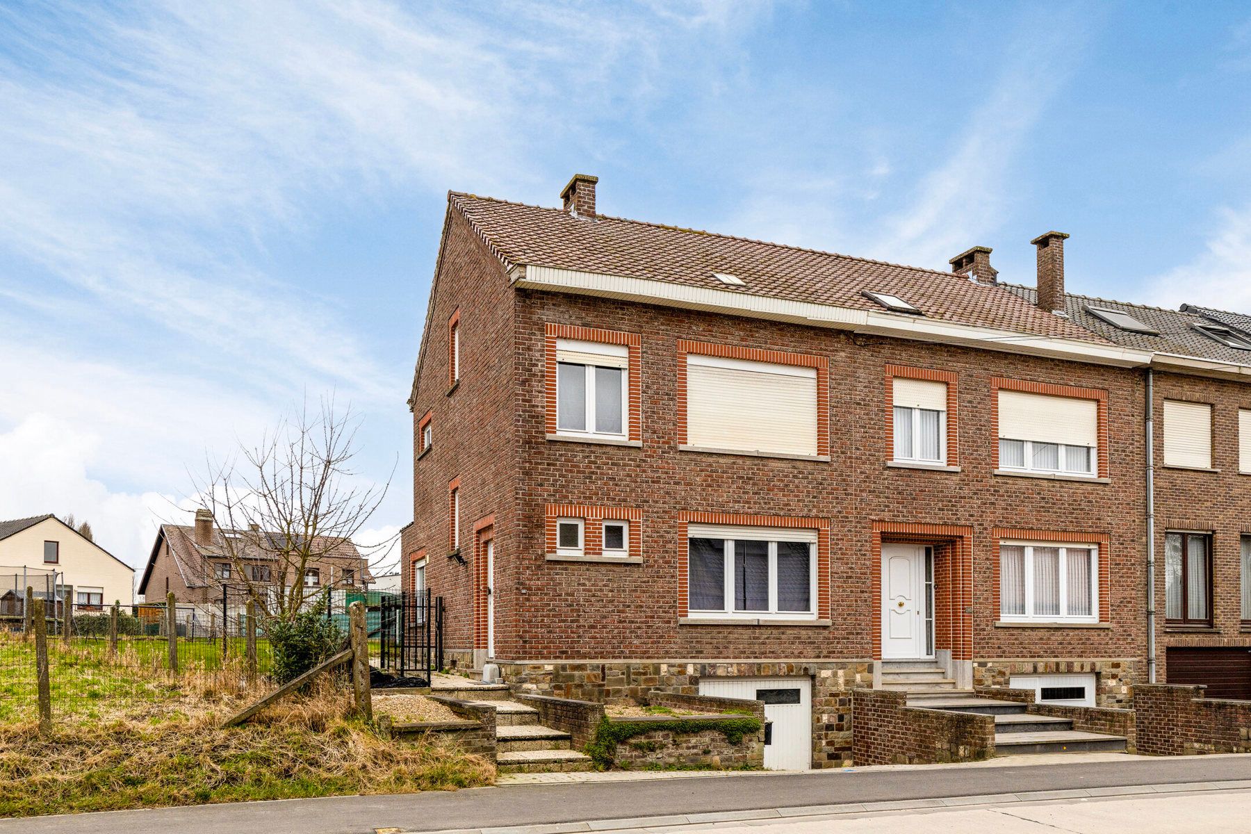 Gerenoveerde 3 gevelwoning op gunstige ligging foto 1