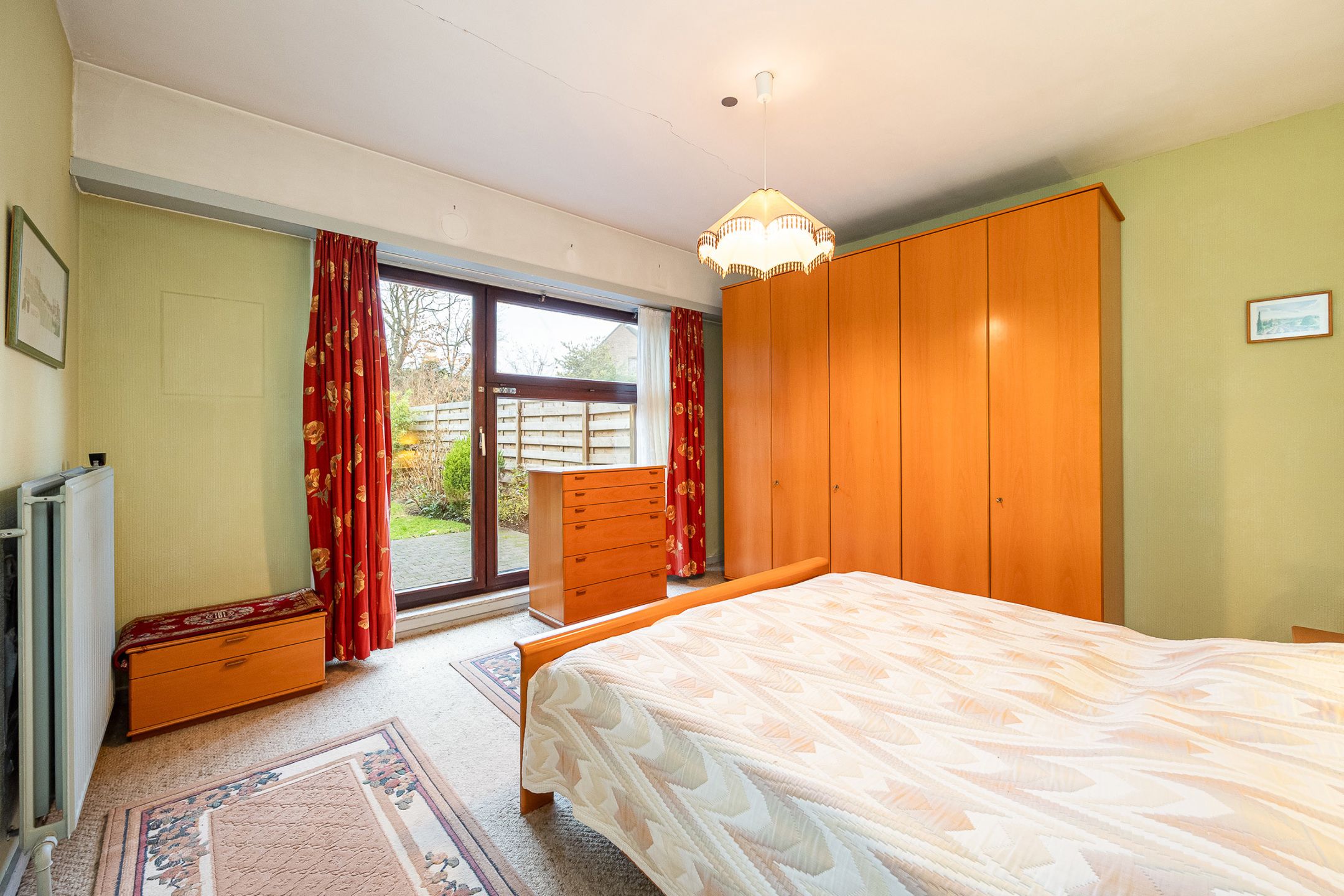 Solide te renoveren woning op top locatie foto 4