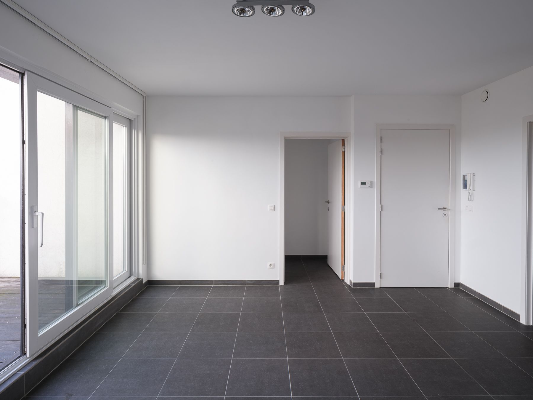 Instapklaar éénslaapkamerappartement met terras en autostaanplaats foto 10