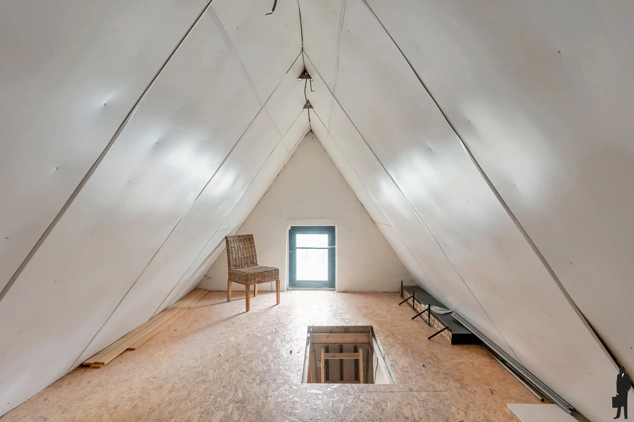 Handelszaak met ruim terras en bovenliggende woonst foto 13