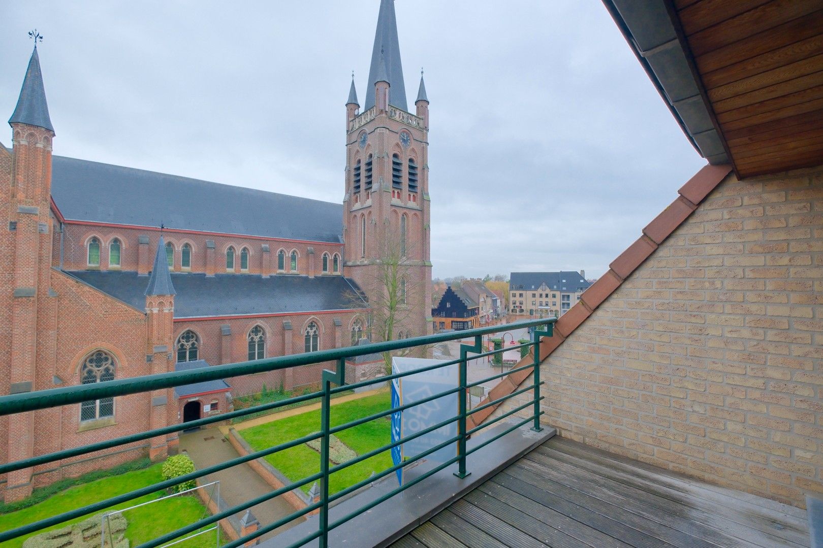 Duplex dakappartement met 2 slpks, 2 badkamers, 2 terrassen en garage foto 6