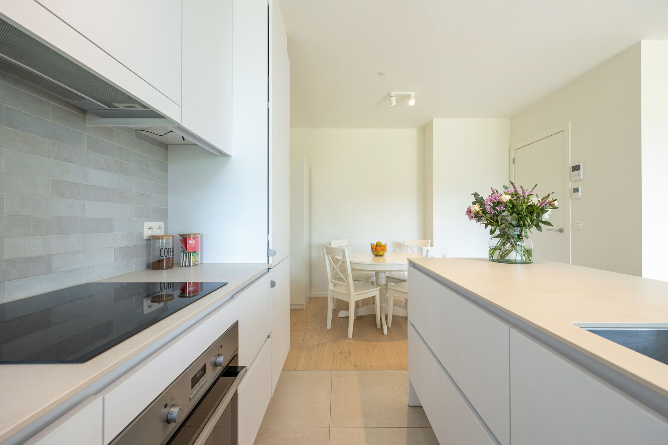 ANTWERPEN-ZUID - Instapklaar appartement met terras foto 3