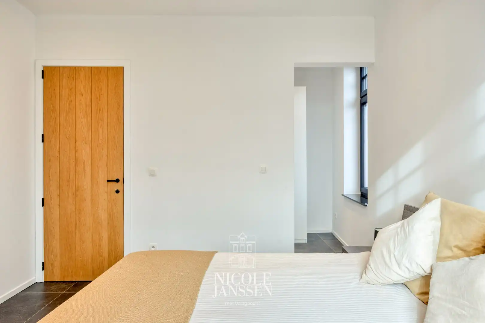 Handelspand met bovenwoning foto 30