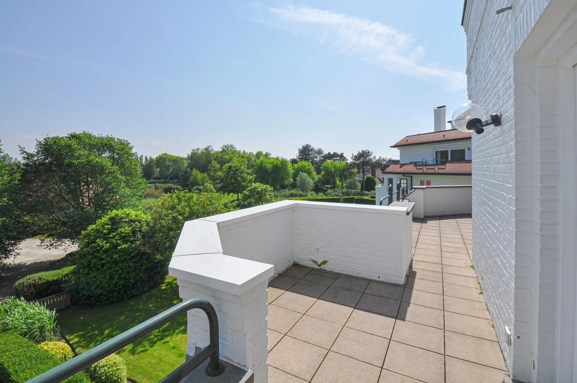 Subliem hoekappartement met ruime terrassen gelegen in het prestigieuze domein Tennis Garden. foto 24