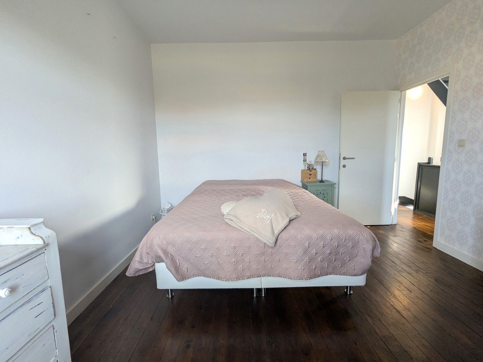 Charmante hoekwoning met knappe afwerking op idyllische plek foto 12
